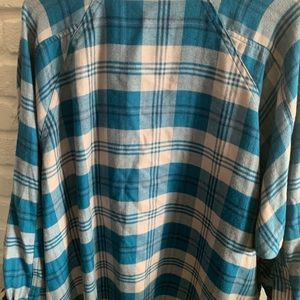 Urban outfitters flannel. Brand new, never worn. Size medium. Oversized fit.